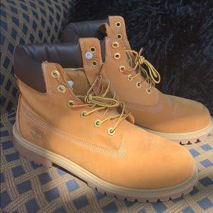 Barely worn men’s Timberlands Size 7